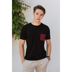 Bambusové tričko Adam černé s krátkým rukávem a bordo kapsičkou Velikost: M