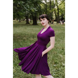 Šaty Osudová Odetta s kr. rukávem, nižší gramáž, švestkově fialová Velikost: M
